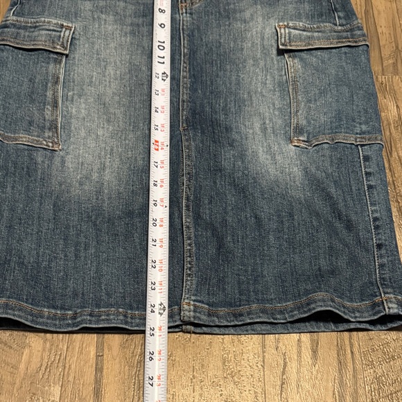 Risen Jeans Denim Midi Skirt with Front Slit and Side Cargo Pockets - Picture 6 of 7